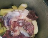 A picture of step 2 of Papaya mutton curry with Bengali style.