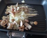 Foto del paso 2 de la receta: Magret de pato con cebolla y setas y salsa especial de frambuesa