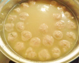 Foto del paso 11 de la receta: Caldo de pollo con albóndigas