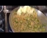 Foto del passaggio 8 della ricetta Linguine con zucchine mantecate con caciocavallo ragusano 🌷
