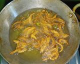 A picture of step 3 of Kanda bhaji pav.