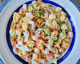 Foto del paso 7 de la receta: Ensalada de margaritas con palitos de cangrejo, atún y huevo