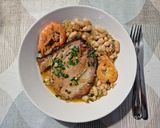 Foto del paso 4 de la receta: Atún en salsa verde con alubias y langostinos