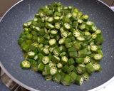 A picture of step 2 of Bhindi ki sabzi.