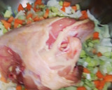 Foto del paso 2 de la receta: Caldo detox de verduras y gallina