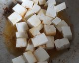 A picture of step 2 of Tofu matar gravy.