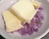 Une image de l'étape 4 de Beurre de fleurs de ciboulette.