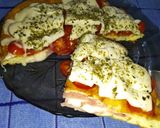 Foto del paso 4 de la receta: Soufflé simil pizza en sartén cobertura de tomates cherrys y queso