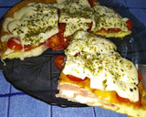 Foto del paso 4 de la receta: Soufflé simil pizza en sartén cobertura de tomates cherrys y queso