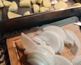Foto del paso 2 de la receta Alitas al horno con patatas y cebolla