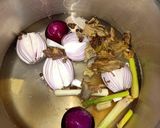 A picture of step 1 of Saoto soup.