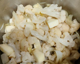 Foto del paso 2 de la receta: Crema de coliflor y manzana con aceite de trufa