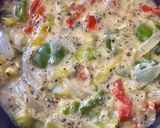 Foto del paso 4 de la receta: TORTILLA DE VEGETALES 🧅🫑🌶️🥬🍅🥬