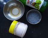 A picture of step 1 of Kiwi chia juice.