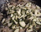 Foto del paso 2 de la receta: Hamburguesas de ternera, berenjena, calabacín y cebolla