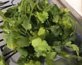 Une image de l'étape 14 de Sauces aux trois piments, coriandre et radis noir.