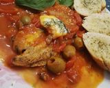 Olívás-paradicsomszószos Csirkemellfilé Mozzarellával recept fázis 5 fotója