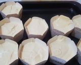Foto langkah ke 4 dari resep Easy Buttercream Cupcake.