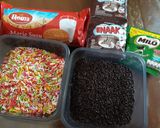 Foto langkah ke 1 dari resep Bola Bola Coklat Pelangi Biskuit Marie.