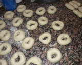 Foto del paso 5 de la receta: Rosquitas esponjosas y riquísimas🥯☕