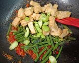 Foto langkah ke 3 dari resep Tahu Kacang Panjang Tumis Kecap Pedas.