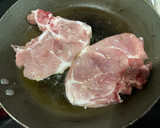 Foto del paso 4 de la receta: Chuletas de aguja con ajo y perejil