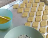 Foto langkah ke 4 dari resep (413) Melted Salted Egg Cookies.