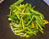Foto del paso 3 de la receta: Salteado de cerdo con pimientos verdes(estilo chino)