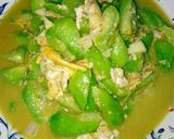 รูปขั้นตอนการทำที่ 3 ของ บวบผัดไข่