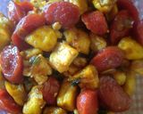 Foto langkah ke 6 dari resep Tumis Tahu Sosis.