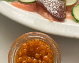 Foto del paso 5 de la receta: Carpaccio de tomate con mojama y caviaroli de guindilla