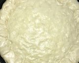 Foto del paso 3 de la receta: Pizza con borde relleno de mozzarella😋