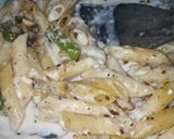 A picture of step 6 of White sauce pasta.
