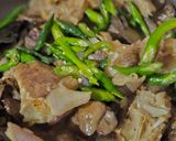 Foto langkah ke 3 dari resep Tumis Tulang Jambal Jamur.