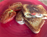 Foto del paso 5 de la receta: Sándwich de hongos cremini, queso y vegetales