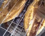 Foto langkah ke 4 dari resep Ikan Salem bakar bumbu kuning.