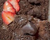A picture of step 11 of Chocolate Cake with Sweetened Condensed Milk Cream and Strawberries.