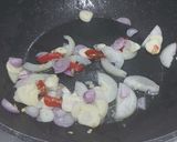 Foto langkah ke 1 dari resep Telur bumbu tomat.