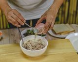 รูปขั้นตอนการทำที่ 5 ของ แซนด์วิช ทูน่า มายองเนส ทำง่าย และ อร่อย