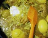 Foto langkah ke 4 dari resep Opor Ayam Telur Bumbu Kuning 👍.