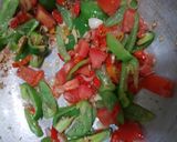 Foto langkah ke 3 dari resep Tumis Teri Cabe Gendot.