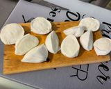Une image de l'étape 5 de Salade de tomates cerises bicolores à la mozzarella, persil et crème de balsamique.