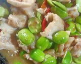 รูปขั้นตอนการทำที่ 3 ของ หมูสามชั้นผัดสะตอกะปิ