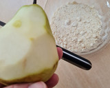 Foto del paso 1 de la receta: Galleta (rota 😅🤷🏻‍♀️) de pera con harina de frutos secos 🍐 sin azúcares agregados ni edulcorante