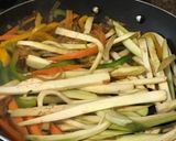 Foto del paso 4 de la receta: Cocina aromática: Wok de verduras y vegetales con hierbas frescas