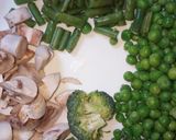 A picture of step 1 of Matar Mushroom pulao.