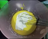 A picture of step 3 of Vanilla Tutti Frutti Muffins.