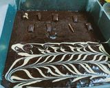 A picture of step 3 of Marble and bounty fudge brownies.
