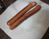 Foto del paso 1 de la receta: Salchichas con huevo frito y tomate cherry