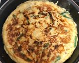Foto del paso 9 de la receta: Tortilla de patata con ajetes tiernos y gambas